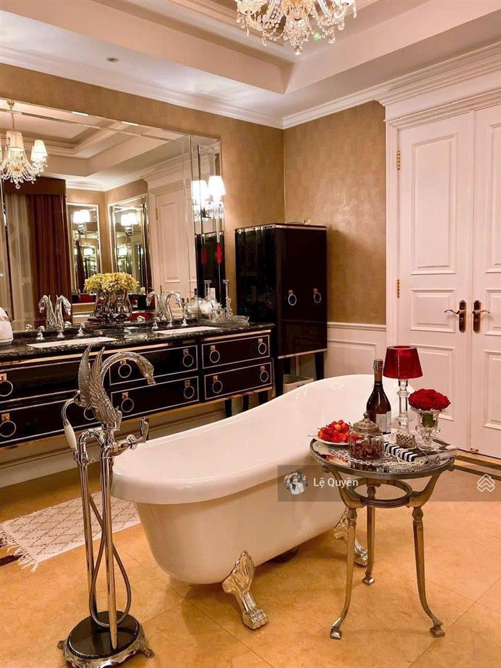 Bán biệt thự góc 2 mặt tiền đường dương văn anan phú  quận 2, dt 20x20m 400m2hầm 3 lầu99tỷ