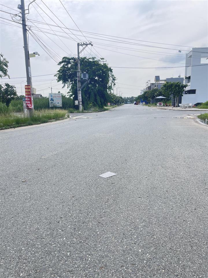 Chính chủ bán lô đất trục chính đảo kim cương q9
