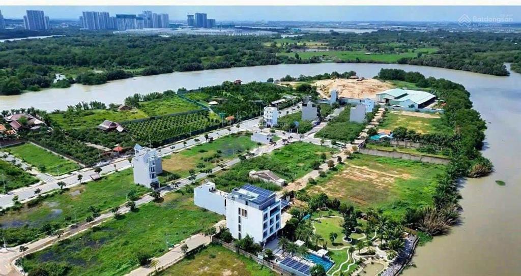 Chính chủ bán lô đất trục chính đảo kim cương q9