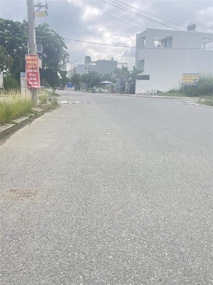 Bán lô đất mặt tiền trục chính đường 30m đảo kim cương long thuận tp hcm
