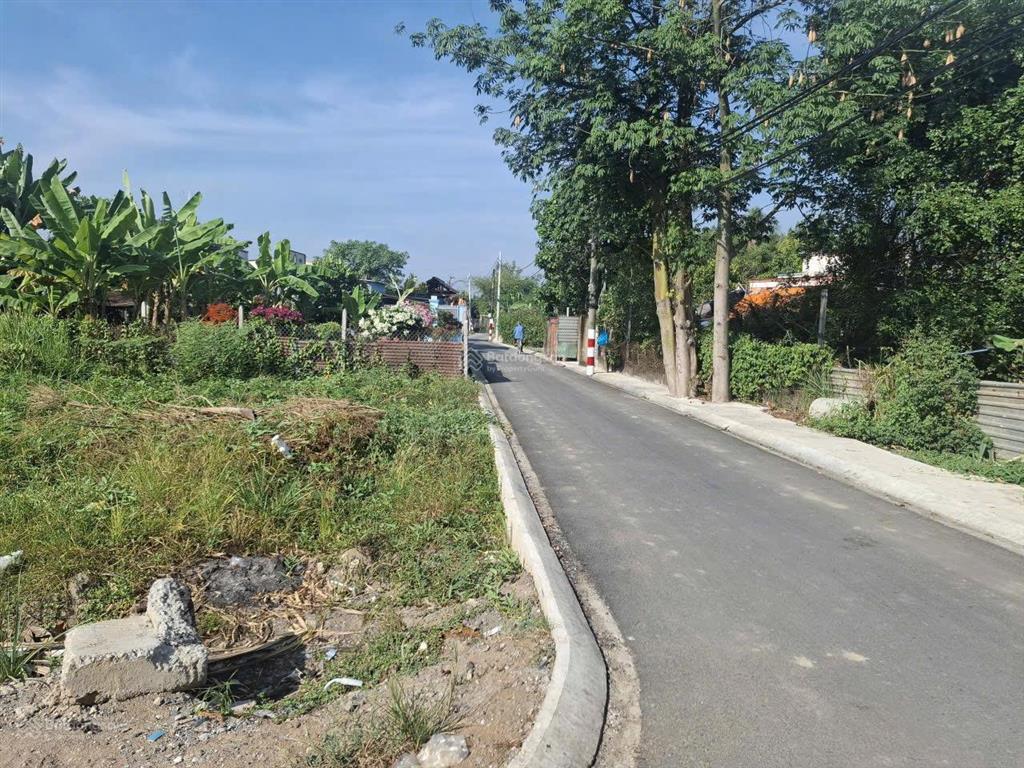 Bán lô góc 2mt 300m gần đường long phước