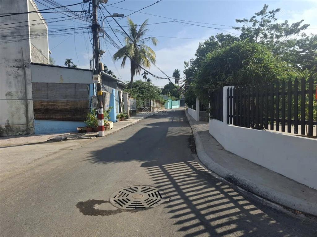 Bán lô góc 2mt 300m gần đường long phước