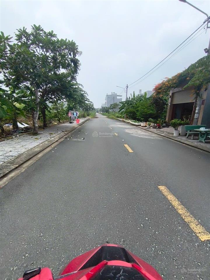 Bán lô đất 61,8m kdc đảo kim cương quận 9 cũ giá chỉ 3t