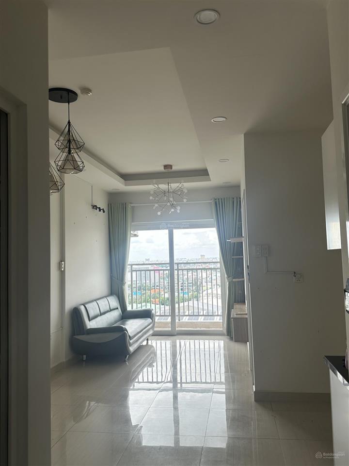 Cho thuê nhanh 2 phòng ngủ 2wc có nội thất 10 triệu ở liền xem nhà 24/24 c/c moonlight boulevard