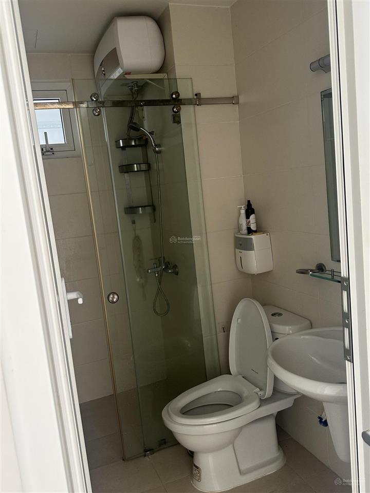 Cho thuê nhanh 2 phòng ngủ 2wc có nội thất 10 triệu ở liền xem nhà 24/24 c/c moonlight boulevard