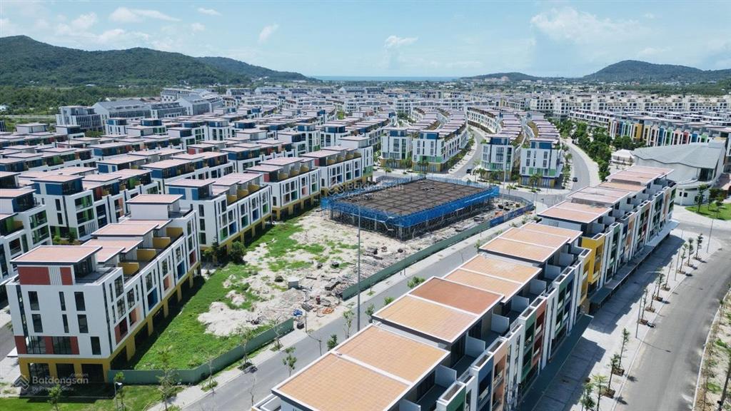 Giá tốt thị trường nhà phố meyhomes phú quốc 5,4 tỷ  0979 884 ***