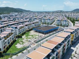 Giá tốt thị trường nhà phố meyhomes phú quốc 5,4 tỷ  0979 884 ***