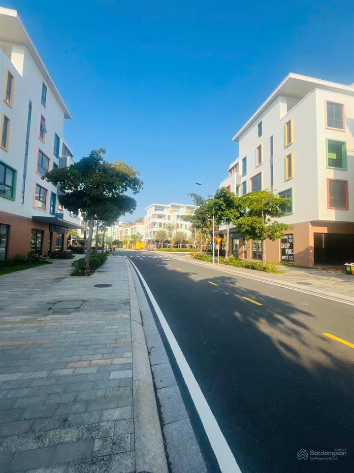 Giá tốt thị trường nhà phố meyhomes phú quốc 5,4 tỷ  0979 884 ***