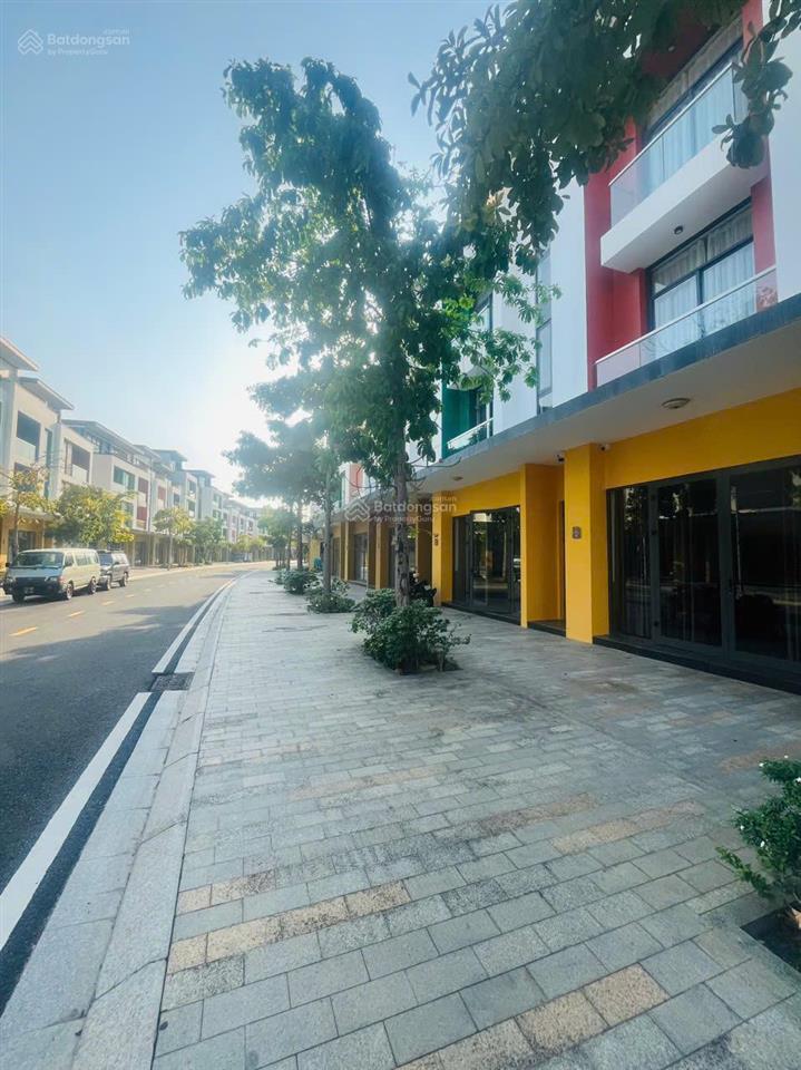 Giá tốt thị trường nhà phố meyhomes phú quốc 5,4 tỷ  0979 884 ***