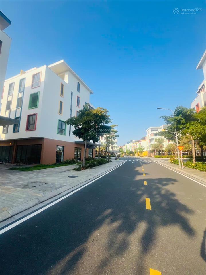 Giá tốt thị trường nhà phố meyhomes phú quốc 5,4 tỷ  0979 884 ***