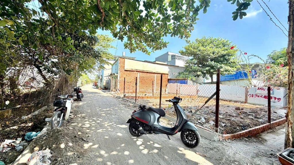Đất đẹp hẻm 306 vườn lài cách gần cầu sắt qua gv 500m, giá tốt 5.1 tỷ