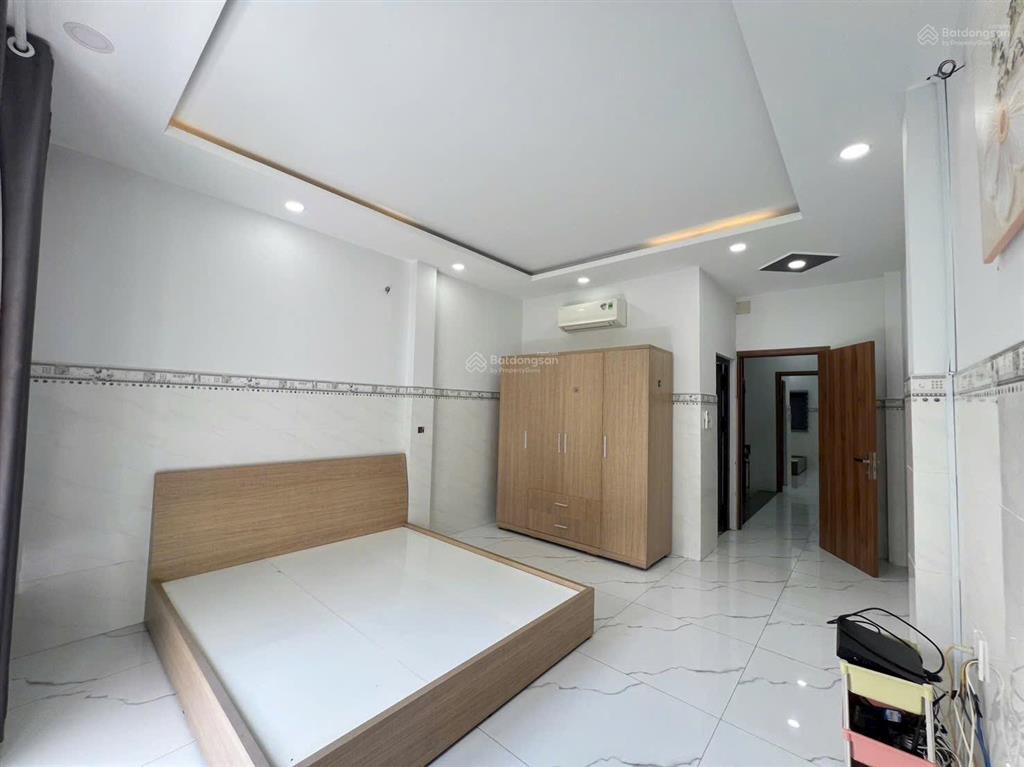 Cho thuê nhà nguyên căn 1 trệt 3 lầu, 5 phòng ngủ, đầy đủ nội thất có thể dọn vào ở ngay
