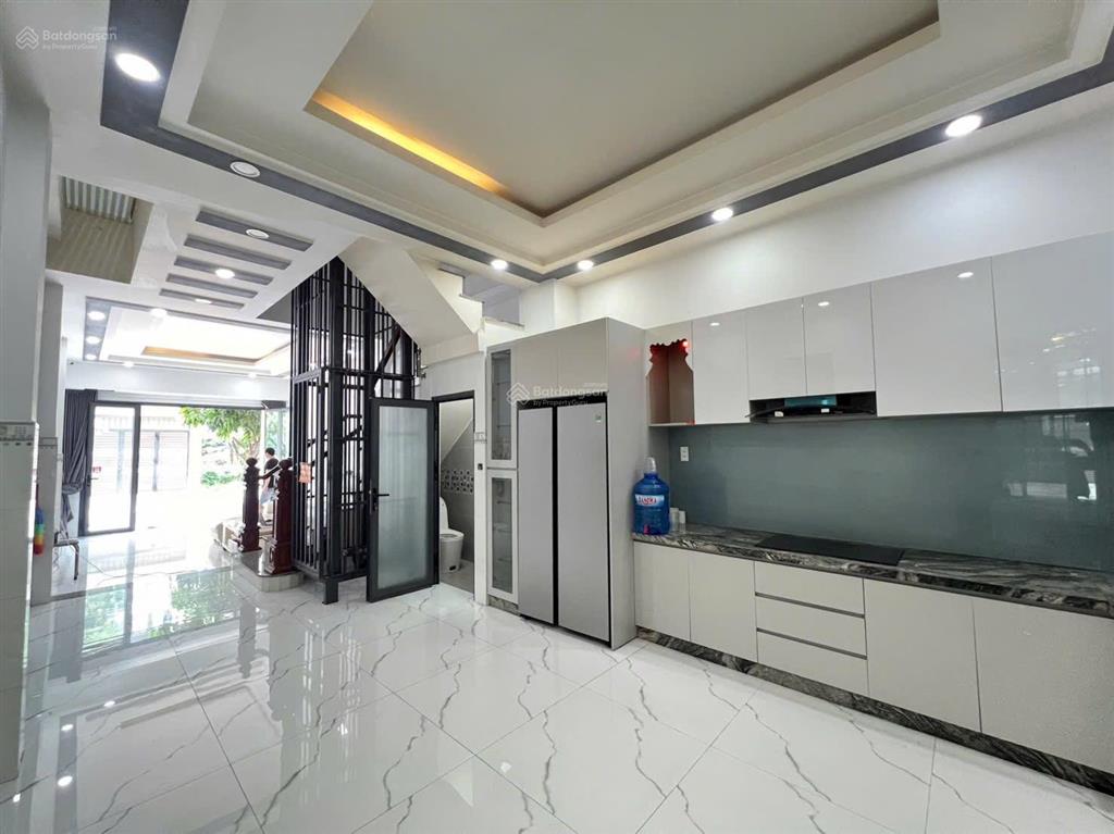 Cho thuê nhà nguyên căn 1 trệt 3 lầu, 5 phòng ngủ, đầy đủ nội thất có thể dọn vào ở ngay