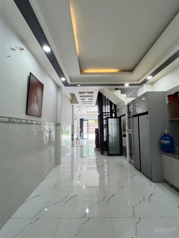 Cho thuê nhà nguyên căn 1 trệt 3 lầu, 5 phòng ngủ, đầy đủ nội thất có thể dọn vào ở ngay
