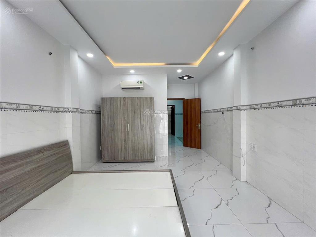 Cho thuê nhà nguyên căn 1 trệt 3 lầu, 5 phòng ngủ, đầy đủ nội thất có thể dọn vào ở ngay