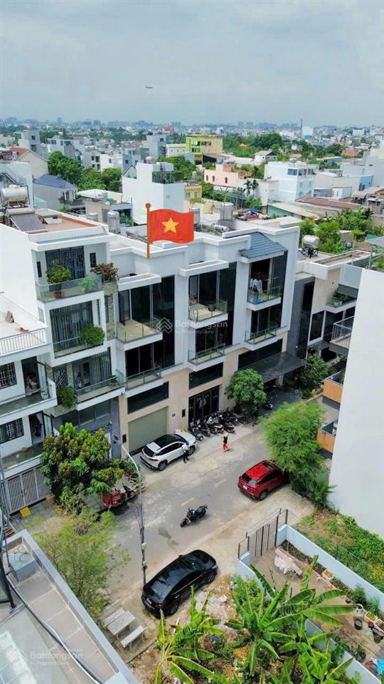 Cho thuê nhà nguyên căn 1 trệt 3 lầu, 5 phòng ngủ, đầy đủ nội thất có thể dọn vào ở ngay
