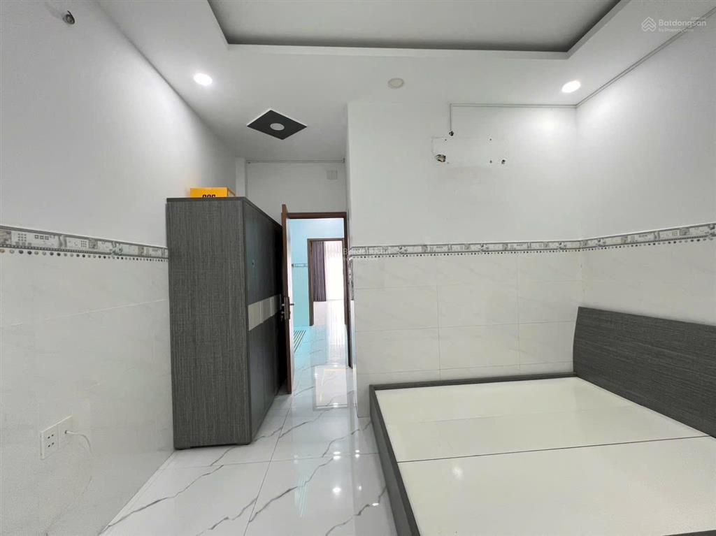 Cho thuê nhà nguyên căn 1 trệt 3 lầu, 5 phòng ngủ, đầy đủ nội thất có thể dọn vào ở ngay