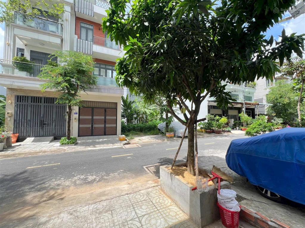 Cho thuê nhà nguyên căn 1 trệt 3 lầu, 5 phòng ngủ, đầy đủ nội thất có thể dọn vào ở ngay