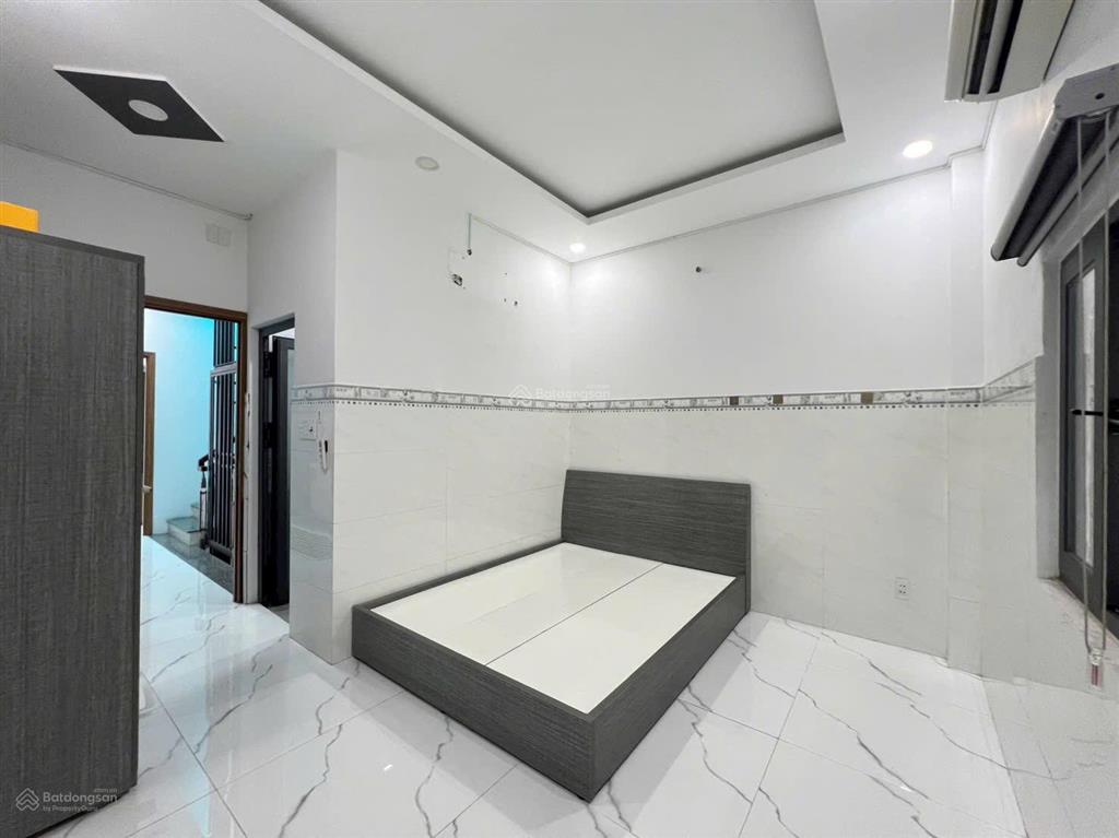Cho thuê nhà nguyên căn 1 trệt 3 lầu, 5 phòng ngủ, đầy đủ nội thất có thể dọn vào ở ngay