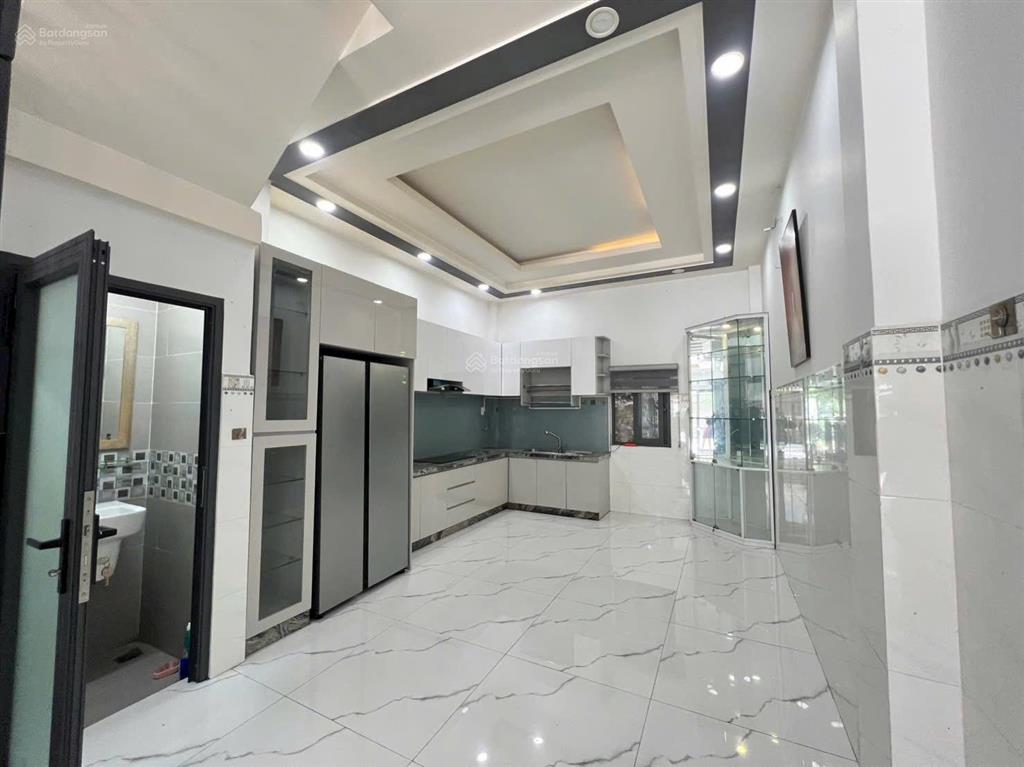 Cho thuê nhà nguyên căn 1 trệt 3 lầu, 5 phòng ngủ, đầy đủ nội thất có thể dọn vào ở ngay