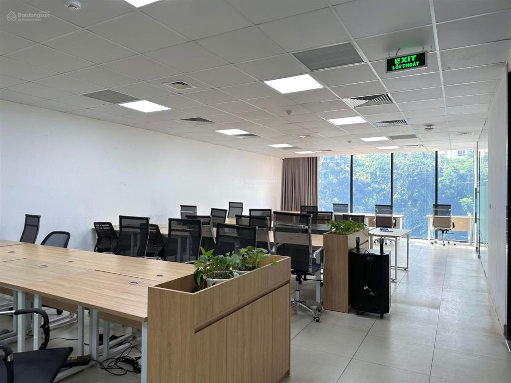 Cực hiếm  cho thuê văn phòng siêu mới ngăn sẵn 2 phòng riêng đẹp tại phố duy tân.  0988 476 ***
