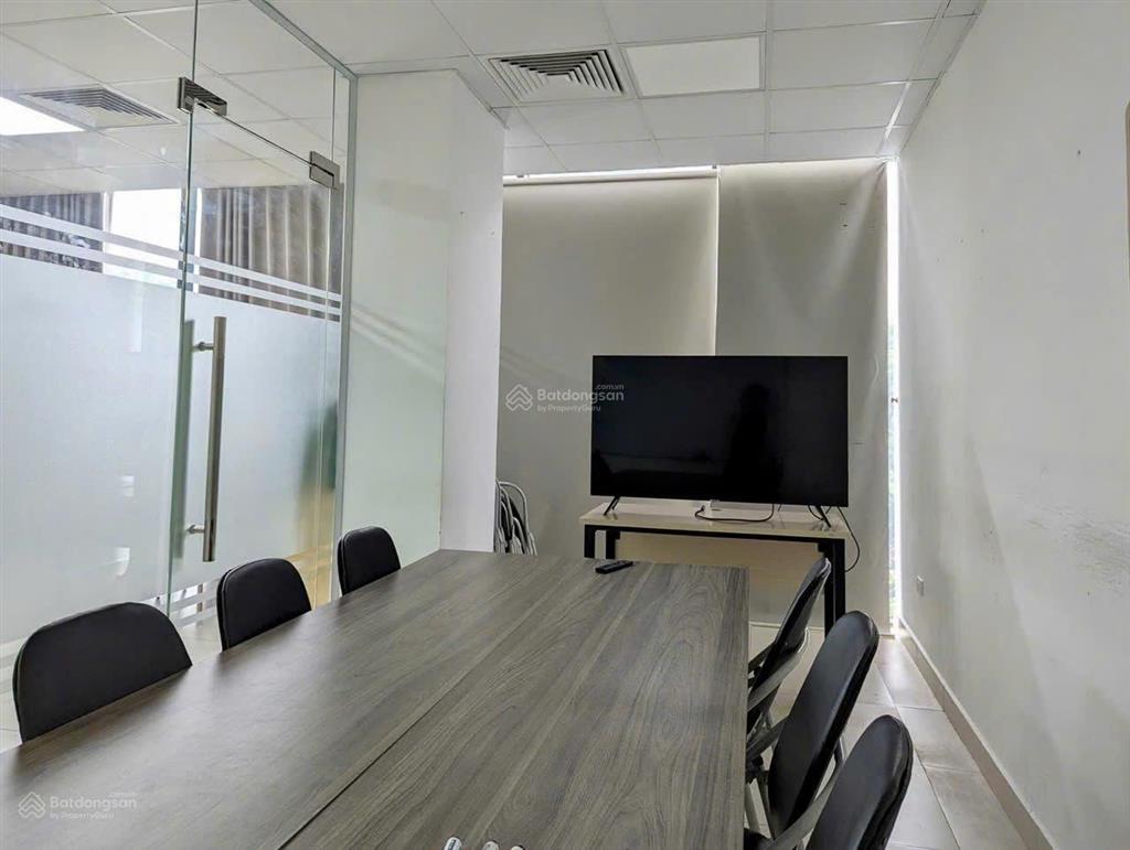 Cực hiếm  cho thuê văn phòng siêu mới ngăn sẵn 2 phòng riêng đẹp tại phố duy tân.  0988 476 ***