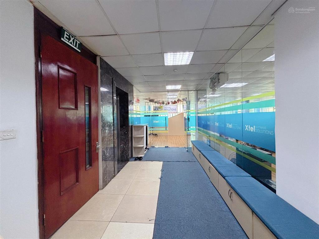 Cực hiếm ở duy tân  cho thuê văn phòng chia sẵn 250m2 giá chỉ 50tr/tháng.  0988 476 ***