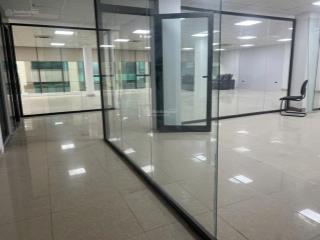 Cực hiếm ở duy tân  cho thuê văn phòng chia sẵn 250m2 giá chỉ 50tr/tháng.  0988 476 ***