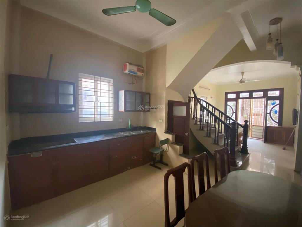Cho thuê nguyên căn 40m2 x 4 tầng để ở (ưu tiên hộ gia đình) tại đại mỗ.  0988 476 ***