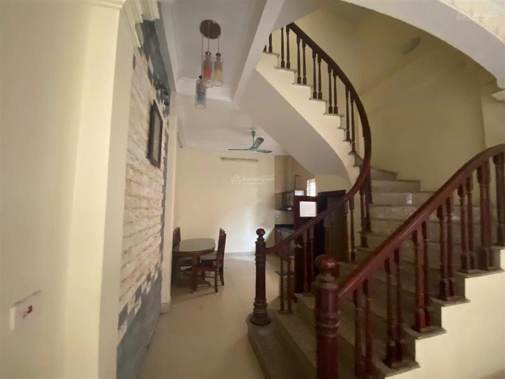 Cho thuê nguyên căn 40m2 x 4 tầng để ở (ưu tiên hộ gia đình) tại đại mỗ.  0988 476 ***