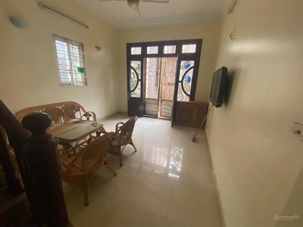 Cho thuê nguyên căn 40m2 x 4 tầng để ở (ưu tiên hộ gia đình) tại đại mỗ.  0988 476 ***