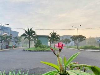 Bán lỗ 880tr mặt tiền hương sen đối diện công viên dt 90m2 giá chỉ 1.55 tỷ