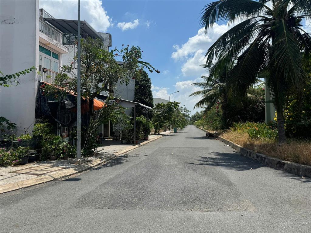 Kđt làng sen việt nam quá rẻ giá đã có sổ dt 82m2 đường 14m giá chỉ 850 tr