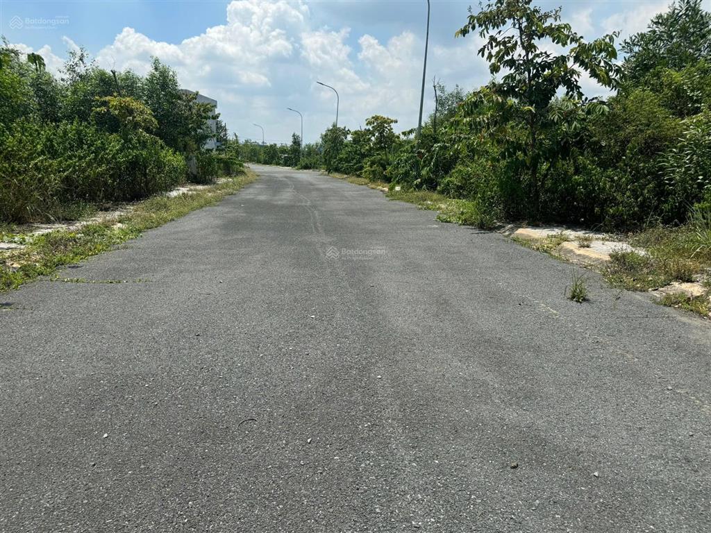 Kđt làng sen việt nam quá rẻ giá đã có sổ dt 82m2 đường 14m giá chỉ 850 tr