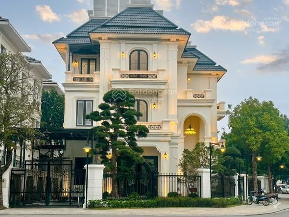 Hiếm! biệt thự sân vườn hướng dương 208m2  vinhomes riverside long biên