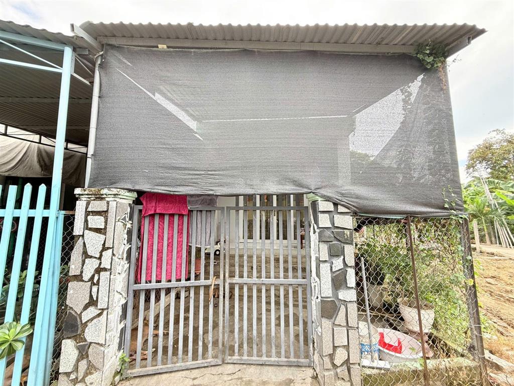Bán đất có nhà cấp 4 diên an kế bên đường 23/10, đường betong 35m, chỉ 10p ra biển, giá 1,499 tỷ