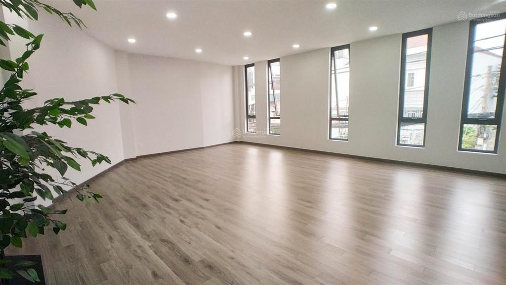 Bán gấp nhà 126 hồ bá kiện, q10. dt 9x8m, hđt 50tr/tháng. giá 17 tỷ tlcc 0908 569 *** cao sơn