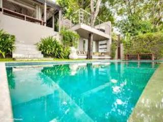 Cần bán gấp biệt thự tống hữu định, gần 660 m2 full thổ cư hồ bơi sân vườn nhà 3 tầng giá 115 tỷ