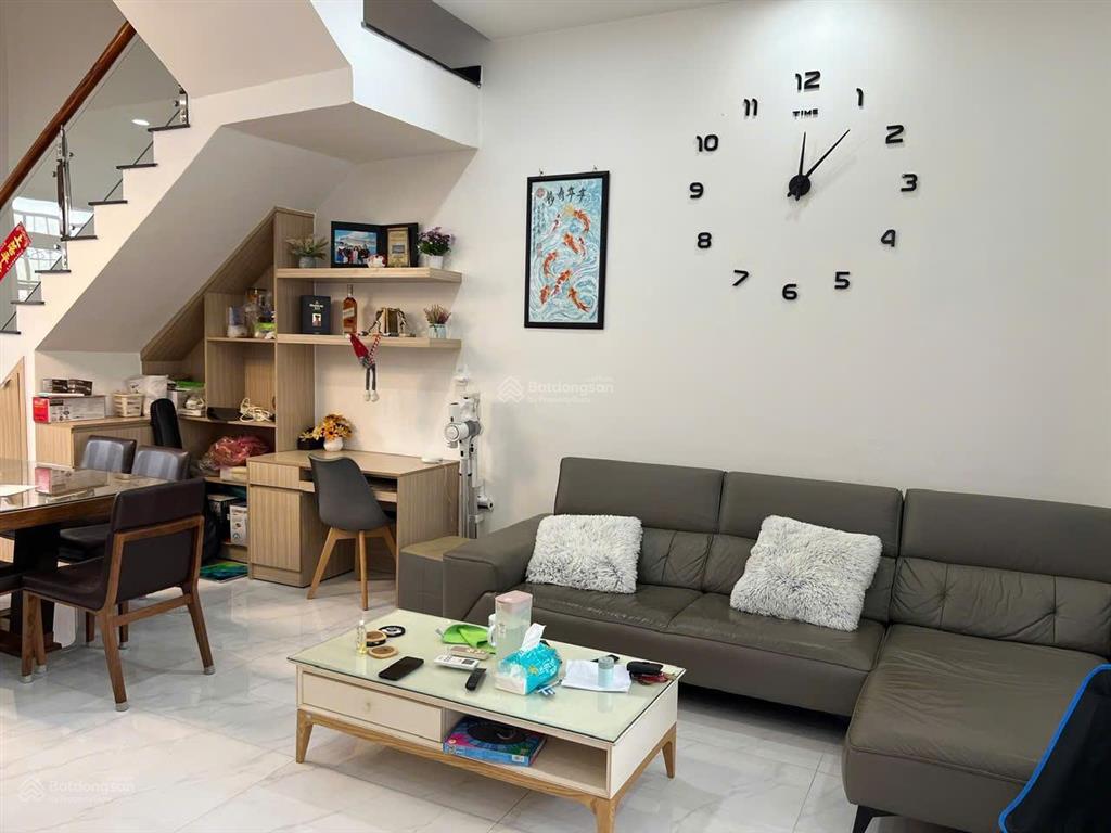 Cho thuê nhà phố lovera park 5*16m, 1 trệt 2 lầu, full nội thất cao cấp, giá 15 triệu/tháng