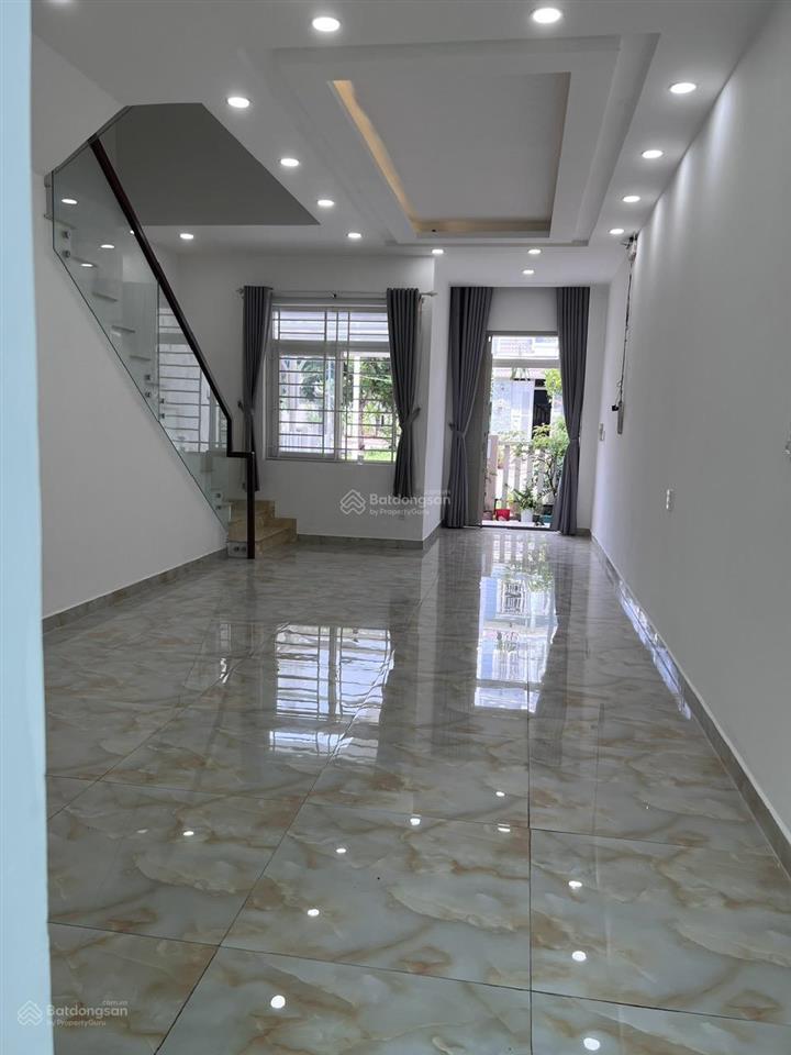 Cho thuê nhà phố lovera park  mặt tiền kinh doanh. giá 12 triệu/tháng