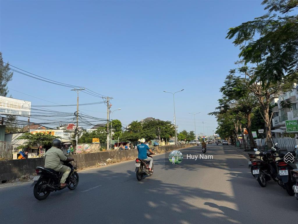 Giảm 3 tỷ! mặt tiền kinh doanh đường liên phường  bề ngang 7m. dt 7x20m (140m2)  4 tầng  27 tỷ