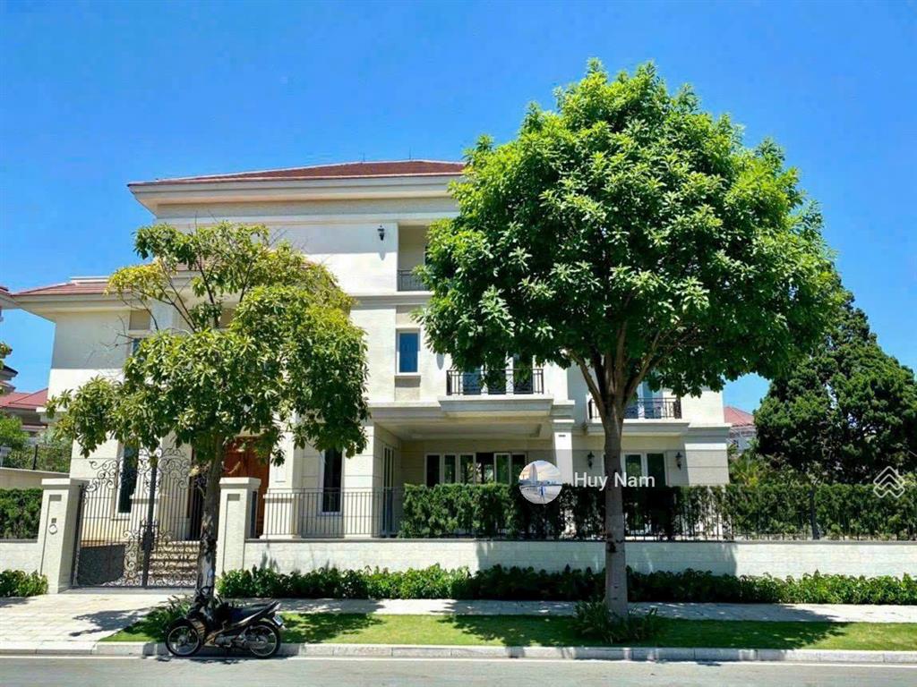Siêu phẩm  căn biệt thự saroma sala góc 2 mặt tiền  hầm + 3 tầng  nội thất cao cấp  331m2