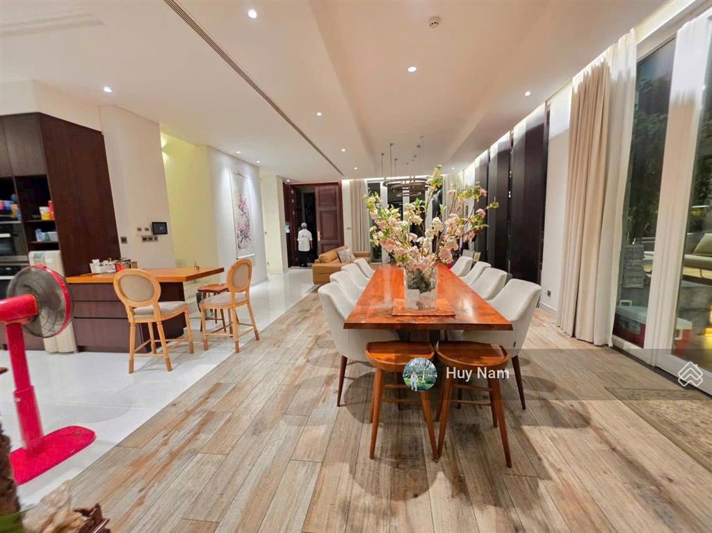 Siêu phẩm  căn biệt thự saroma sala góc 2 mặt tiền  hầm + 3 tầng  nội thất cao cấp  331m2