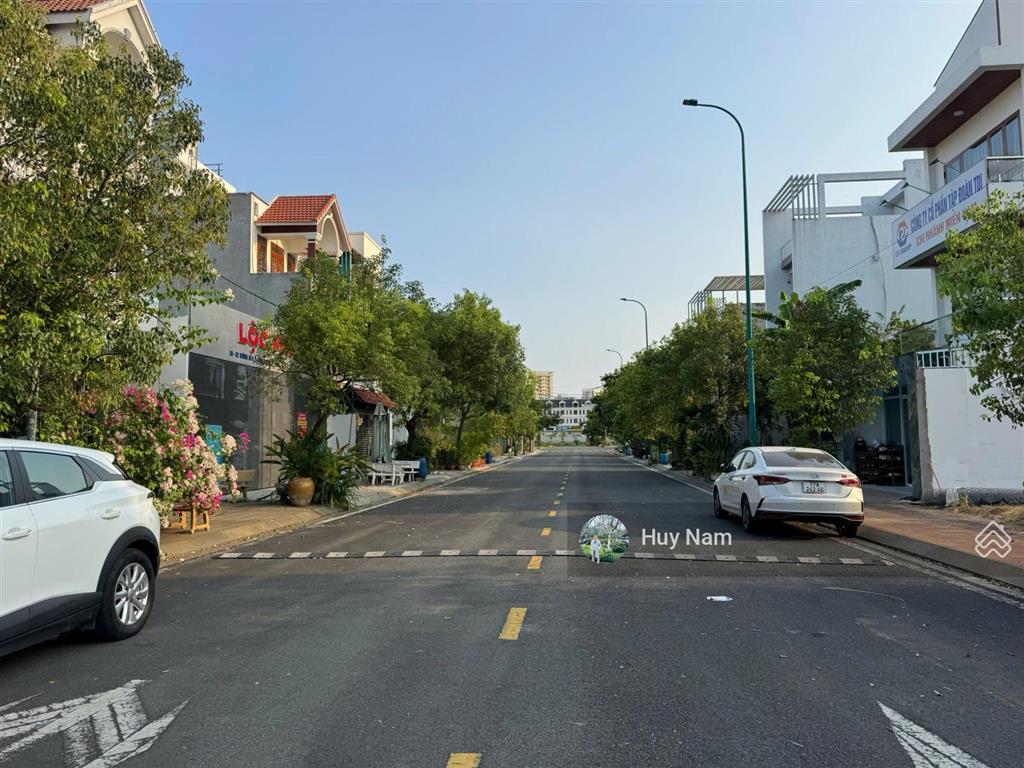 Chính chủ cần bán nhà trệt + 3 lầu, đường rộng 20m tại phường an phú, quận 2. giá chỉ 21 tỷ