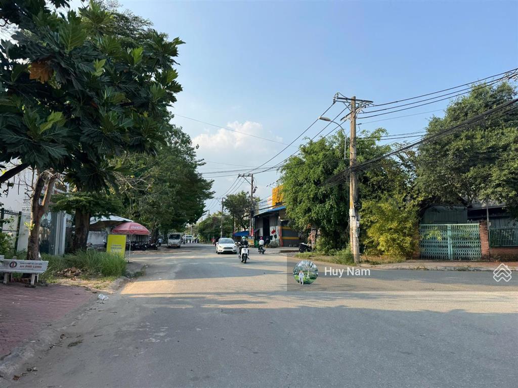 Biệt thự góc 2 mặt tiền ngay liên phường  đối diện global city  13,5x22m  3 tầng  giá chỉ 30 tỷ