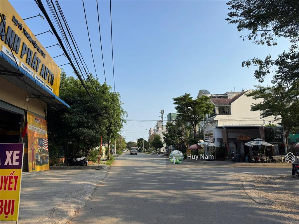 Biệt thự góc 2 mặt tiền ngay liên phường  đối diện global city  13,5x22m  3 tầng  giá chỉ 30 tỷ