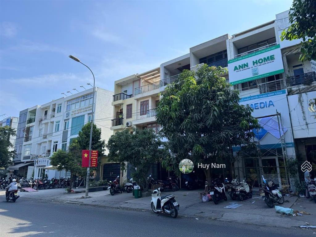 Cho thuê nhà mặt tiền đường nguyễn hoàng, an phú, quận 2  trệt 3 lầu  dt 4x20m, 32tr/tháng