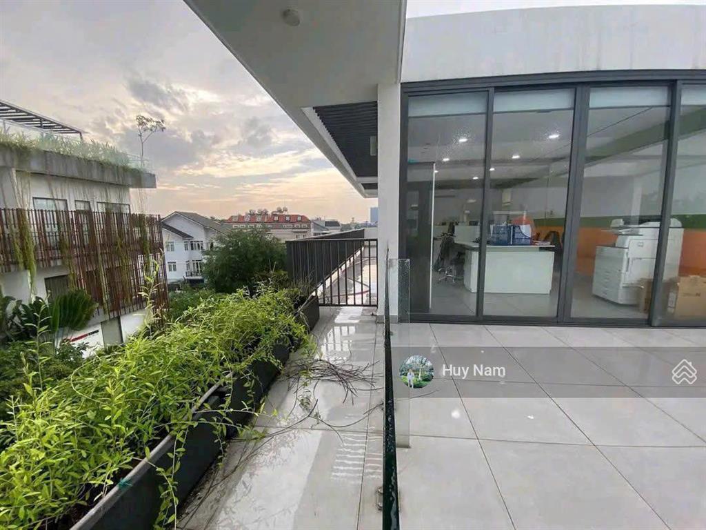 Cho thuê tòa nhà văn phòng mt đường 56 phường bình trưng  14x20m  800m2 sàn  hầm 4tầng  80tr/th