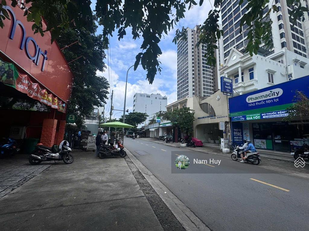 Mặt tiền quốc hương, đoạn đẹp phường thảo điền, quận 2. dt 6x22m=135m2, hđt 82tr/th, giá 42 tỷ