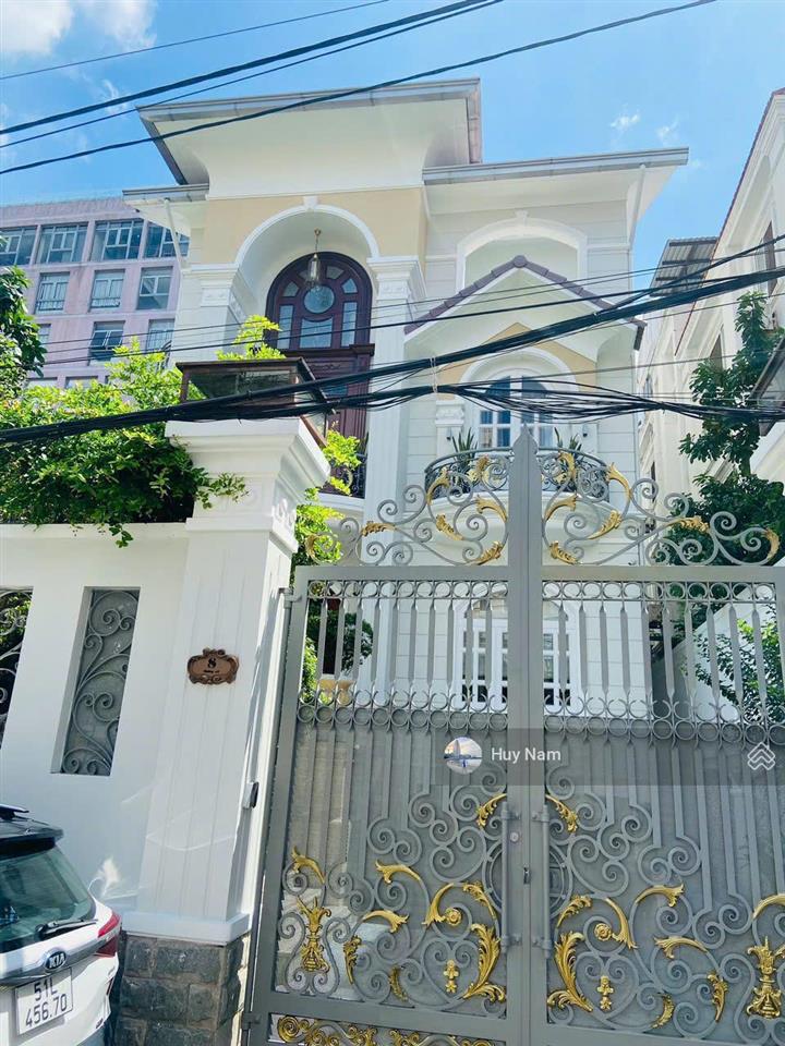 Biệt thự sang trọng tại thảo điền quận 2  14x26m  hầm + 3 tầng  hồ bơi sân vườn  giá chỉ 69 tỷ